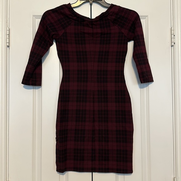 Small burgundy plaid fitted dress - Picture 3 of 3